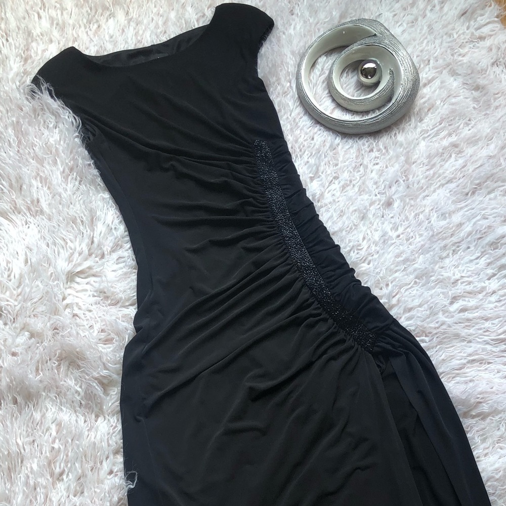 ✨ Beautiful Laundry by Shelli Segal beaded gown with side slit ✨